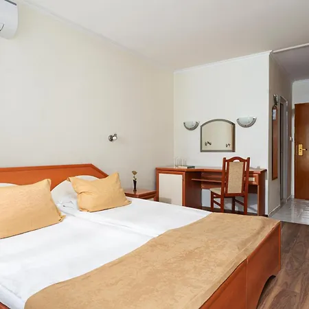 则菲尔酒店 酒店 3*