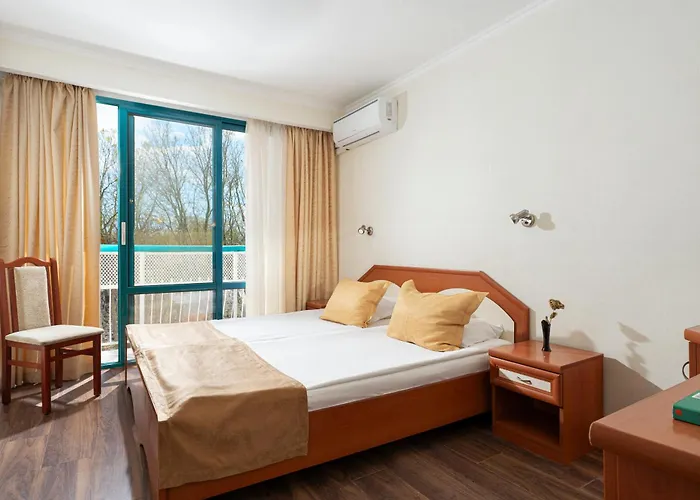 则菲尔酒店 酒店